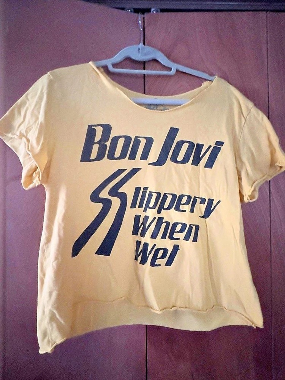 Bon Jovi Slippery When Wet Tee Graphic Tee in Yellow and Black Size Large